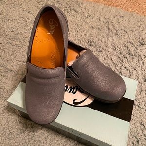 Savvy Katy Nursing Shoes - Sparkles All Day